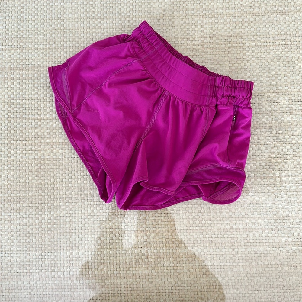 Lululemon Hotty Hot Low-Rise Short 2.5”